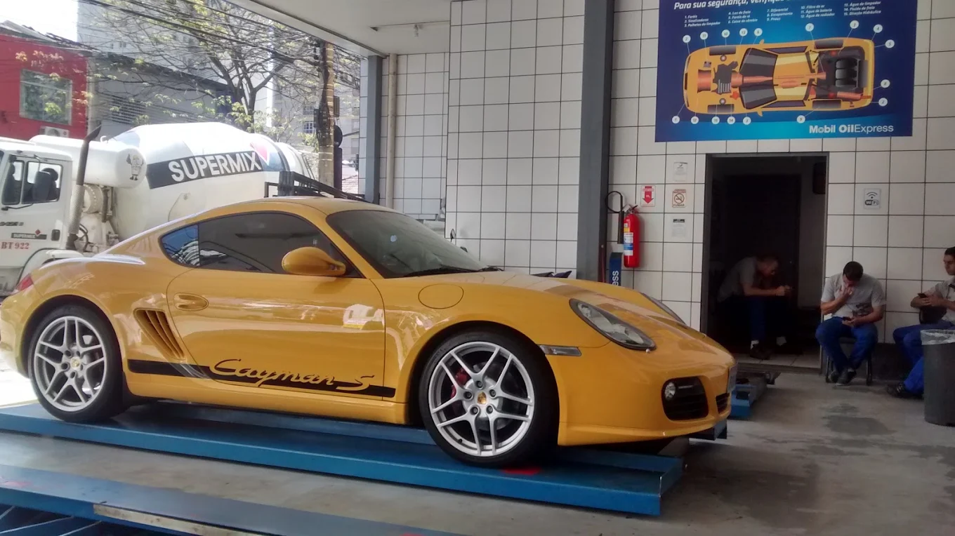 Veículo importado de luxo atendido na Cernev Morlans